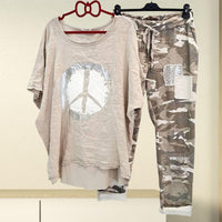 Grethe | Modischer zweiteiliger Camouflage-Anzug für Frauen – Khaki