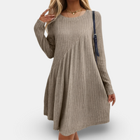 ELISA - LOCKERES STRICKKLEID MIT RIPPENMUSTER – Beige