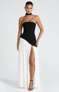 Sonja - Damen Abendkleid trägerlos mit asymmetrischer Taille – Schwarz