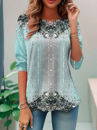Heidi-Mode | Elegantes Top Mit Druck – Helles Blau