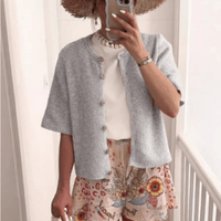 Babette Strickjacke mit Knöpfen – Grau