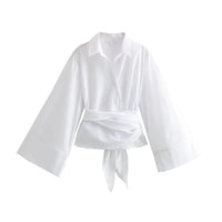Charissa Kimonobluse mit breitem Schleifengürtel – Weiß