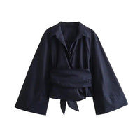 Charissa Kimonobluse mit breitem Schleifengürtel – Marine