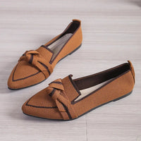 Jordana Spitz Zulaufende Loafers – Braun