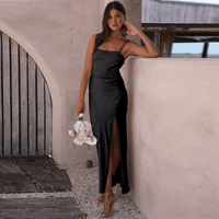 July Spaghetti-Träger-Kleid mit Oberschenkelschlitz – Schwarz
