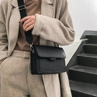 Krystal Flap Umhängetasche – Schwarz