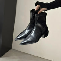 Lucille Spitz Zulaufende Stiefeletten – Schwarz