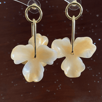 Micara - Creamy Blooms - Ohrringe – Creme