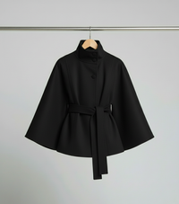 Ella | Modischer Damen Cape-Mantel mit Gürtelakzent – Schwarz