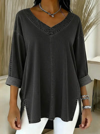 Mirela | Lockeres V-Ausschnitt Top mit Design – Schwarz