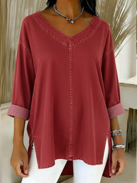 Mirela | Lockeres V-Ausschnitt Top mit Design – Rot
