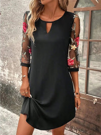 Razel | Spitzenkleid mit Blumenstickerei – Schwarz