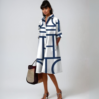 SELENE  | Geometrisch gemustertes Midikleid – Motiv Blau
