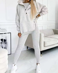 SILKE - SET AUS SWEATSHIRT, LEGGINGS UND OBERTEIL – Hellgrau