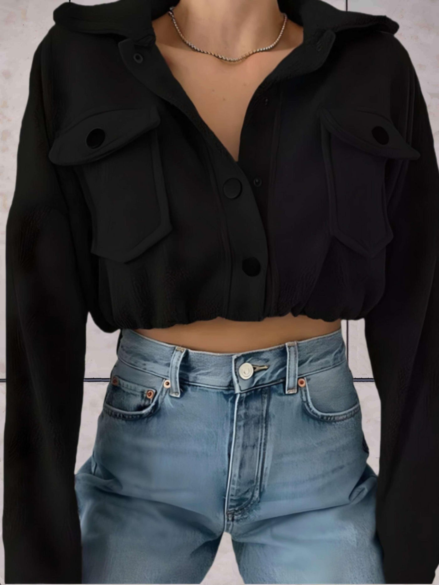 Yassie | Kurze Jacke aus weichem Fellimitat mit Knopfleiste und Brusttaschen für Damen