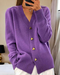 Adèle | Elegante Strickjacke mit Herzknöpfen – Lila