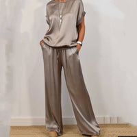DENISE - SET AUS SATINTOP UND FLIESSENDER HOSE – Grau