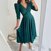 TÜLAY - PLISSIERTES MIDIKLEID MIT V-AUSSCHNITT – Grün
