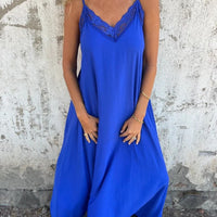 Ria™ | Elegantes Kleid mit V-Ausschnitt – Blau