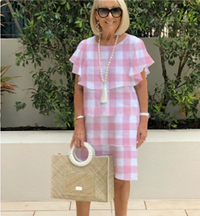NILAY - KLEID MIT VOLANTS UND GERADEM SCHNITT – Rosa