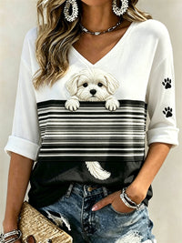 Damen-T-Shirt mit verstecktem Malteser-Hund und Pfotenabdrucken, Color-Block-Print, mittellange Ärmel und V-Ausschnitt – Weiß