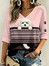 Damen-T-Shirt mit verstecktem Malteser-Hund und Pfotenabdrucken, Color-Block-Print, mittellange Ärmel und V-Ausschnitt – Rosa