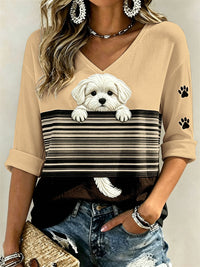 Damen-T-Shirt mit verstecktem Malteser-Hund und Pfotenabdrucken, Color-Block-Print, mittellange Ärmel und V-Ausschnitt – Khaki