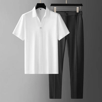 Poloshirt und Hose für Herren – Weiß