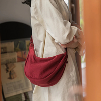 Trendige Halbmond-Crossbody-Tasche für Damen | Moderner – Rot