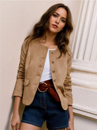 Valdine | Damen Kurzjacke ohne Kragen Knopfleiste – Camel