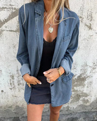 Lea | Eleganter Damenblazer aus klassischem Denim – Dunkelblau