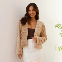 Vera | Damen Kurze Kunstfell Übergangsjacke Offener Kragen – Kunstfell Jacke 2026 – Beige