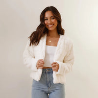 Vera | Damen Kurze Kunstfell Übergangsjacke Offener Kragen – Kunstfell Jacke 2026 – Weiß