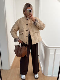 Jaerene – Elegante Jacke Mit Leoparden Muster Und Futter – Beige