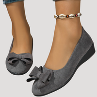 Wiktoria | Damen Keilabsatz Ballerinas mit Schleife – Grau