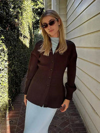 Henna Taillierter V-Ausschnitt Cardigan – Schokolade